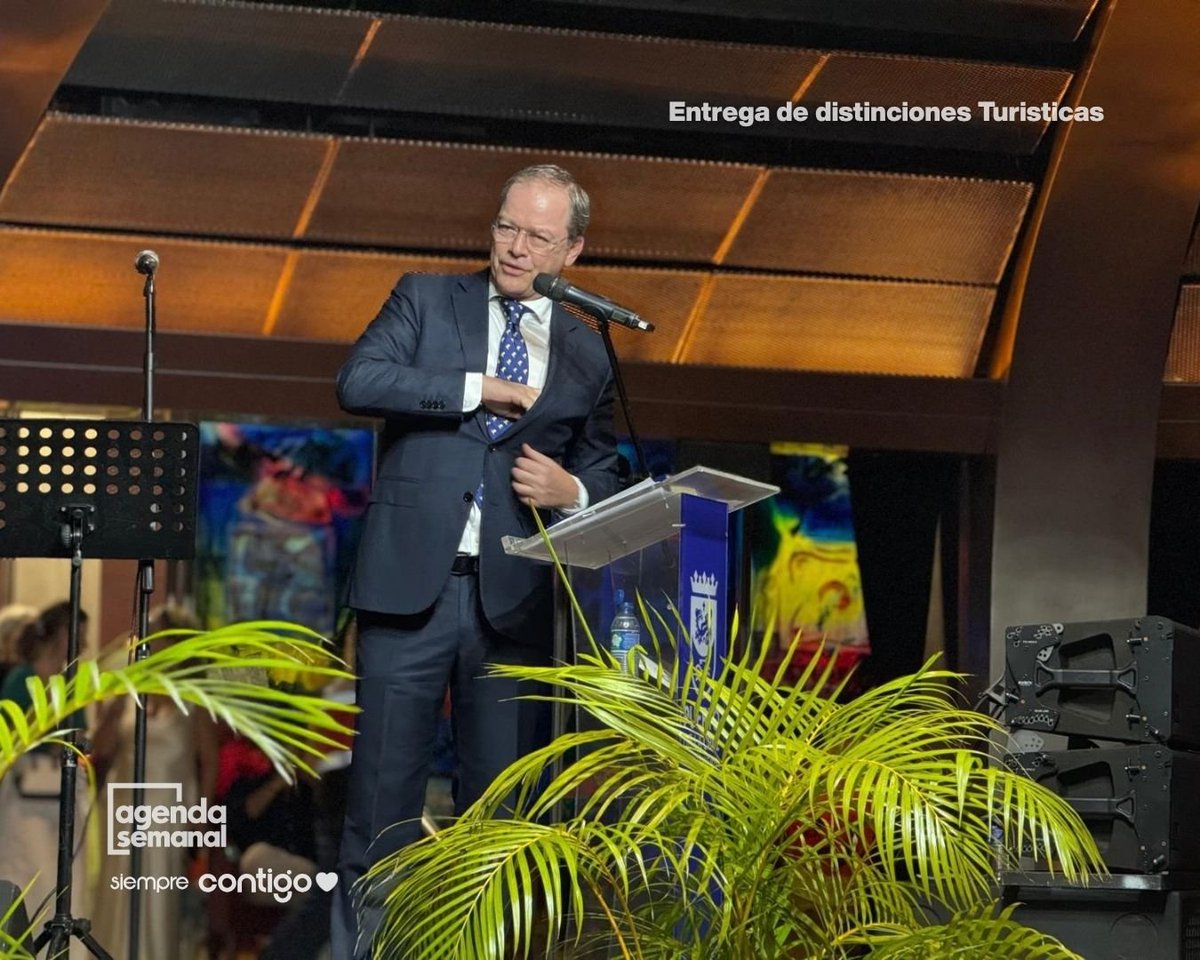 psoeportuense's tweet photo. 🌟 Cierre de fin de semana con turismo, reconocimientos y música tradicional en nuestra ciudad 🌹

Terminamos el fin de semana participando en la entrega de distinciones a profesionales y entidades relacionadas con el sector turístico de la ciudad, enmarcada en las jornadas de turismo de Puerto de la Cruz, donde se puso en valor la labor y la trayectoria de quienes impulsan este motor económico.

Además, pudimos disfrutar del gran concierto de Los Sabandeños celebrado en la Sala Andrómeda, para poner el broche de oro a la jornada.

Nos representaron en estos actos Marco González (@marcosinese), Roberto Medina (@robertomedina91), Flora Perera (@pereraflora) y Daniel González (@daniglezm).

X: @psoeportuense
Instagram: @psoe_puertodelacruz
Facebook: @psoepuertodelacruz

Nuestro compromiso es #SiempreContigo.

#SiemprePuertodelaCruz #SiempreLeales #PuertodelaCruz #PsoePuertodelacruz