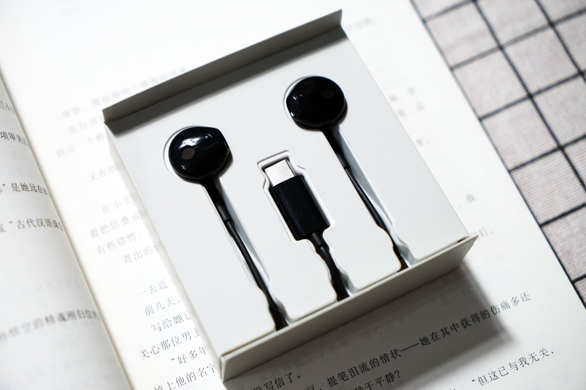 HeatherMorr33's tweet photo. Just unboxed my new wireless earbuds! Crisp sound and super comfortable for all-day use—worth the wait!  #Unboxing #TechFinds https://t.co/3jQ4Ulfhfb