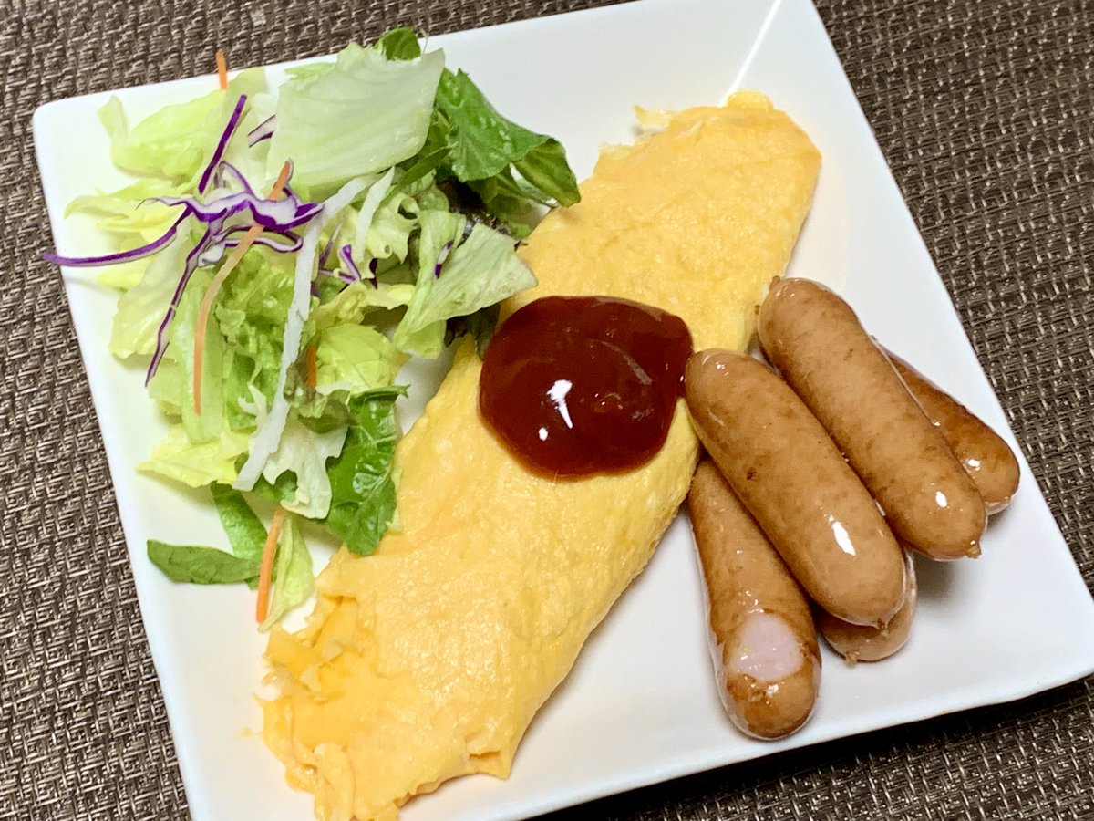 kikomotu's tweet photo. 30歳超えても朝ご飯で右がいける人いる？ https://t.co/UPVfsNIb1H