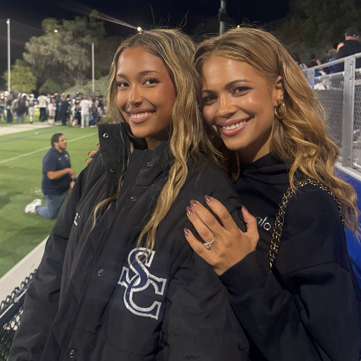 wavecheckers's tweet photo. Jennifer Freeman &amp; her daughter at Sierra Canyon 💙 https://t.co/g37UXkfTik