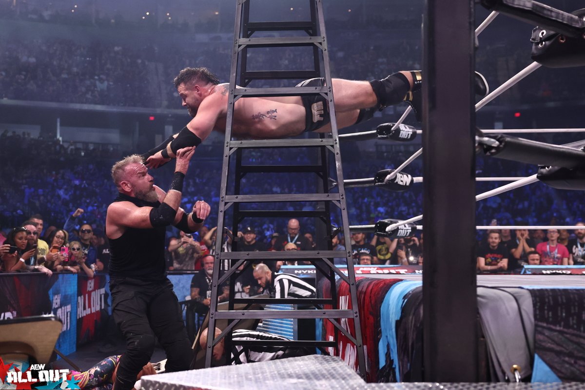 AEW's tweet photo. Thank you once again to everyone who joined us for #AEWAllOut and #AEWTailgateBrawl last night, whether you were there in Chicago or watching around the world!
We appreciate you all! https://t.co/Qfkn5iehls