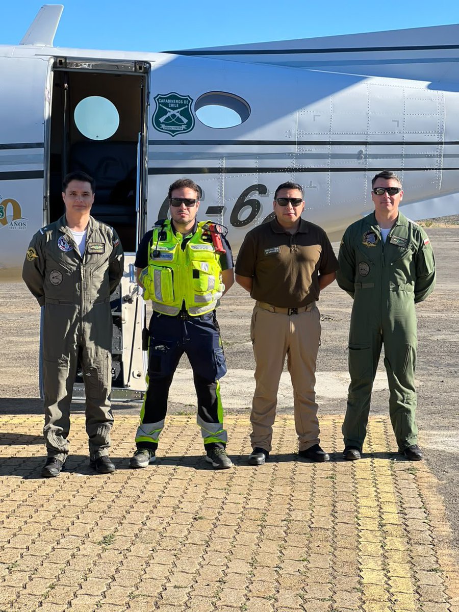 SSVSA's tweet photo. ✈️ El trabajo conjunto hizo posible un traslado aeromédico desde Juan Fernández. Participaron el CESFAM de la isla de @MunicipioJF , SAMU SSVSA, la Delegación Presidencial Regional y @Carabdechile que dispuso la aeronave. El paciente fue trasladado al Hospital Carlos @VAN_BUREN_ https://t.co/p8xGOPt0Bk