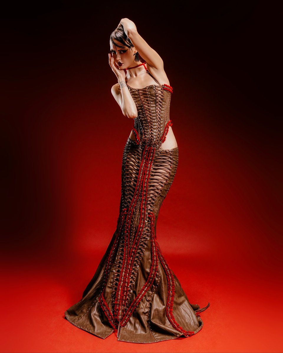 oc_lookbook's tweet photo. Olandria in ManMadeSkins SS26 “Crimson Thorn” Collection. 

OLANDRIA FOR THE VMAs
#OlandriaxVMAs https://t.co/IODu4xR6RD