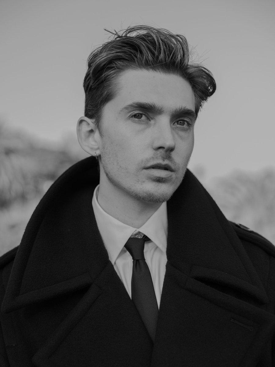 loveaustinabram's tweet photo. austin abrams has reportedly entered a real sperm whale in preparation for his upcoming movie WHALEFALL (2026)

director brian duffield states "Why the fuck did he do that? We've already shot the fucking movie." https://t.co/UJBPtNnPfn
