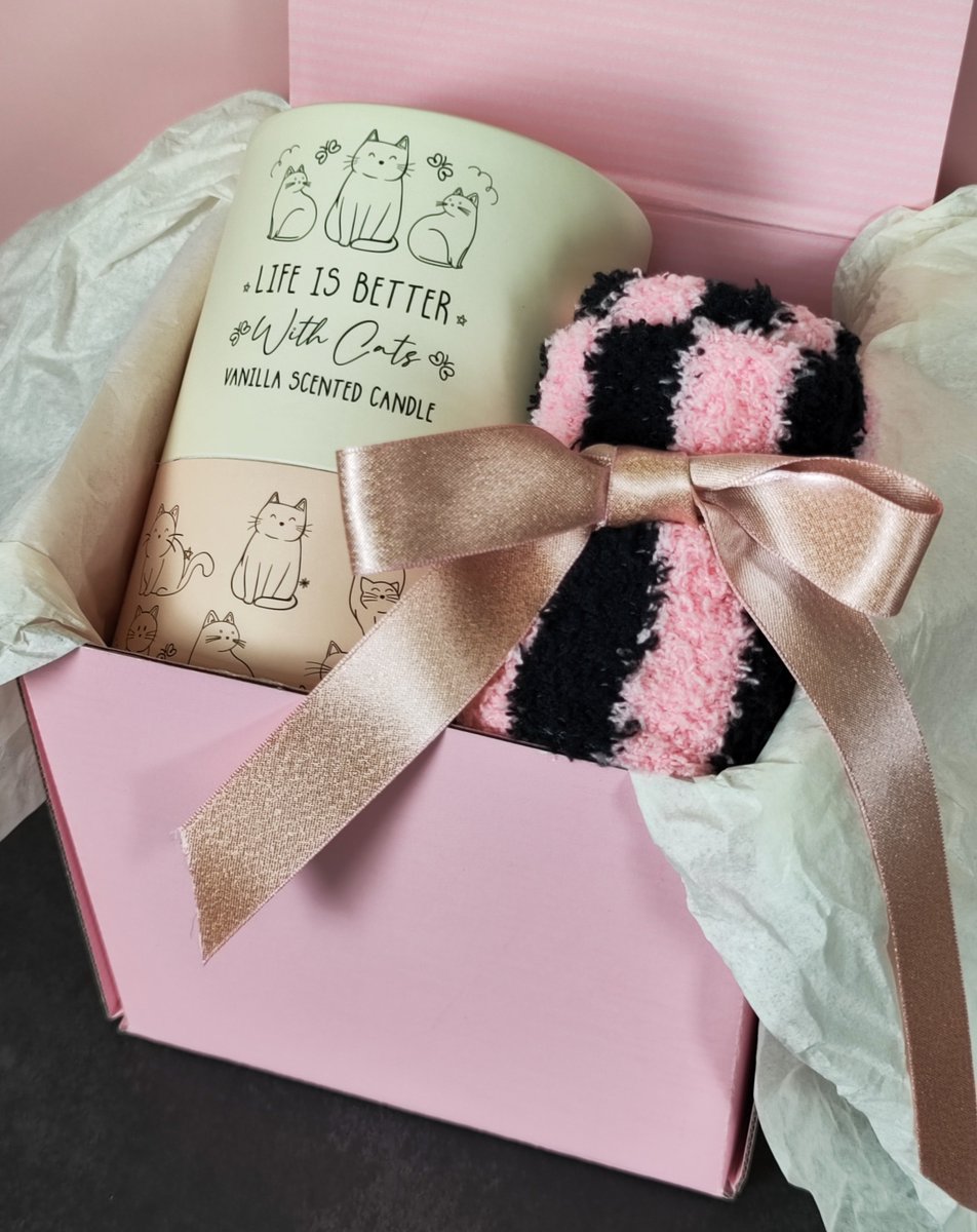 SupergalaxyGift's tweet photo. The wait is finally over! 🐾✨ My cute cat lover gift boxes are officially LIVE and ready to bring some cozy joy.

Treat yourself or surprise a fellow cat mom today! 🎁 Grab yours on Amazon UK now:

https://t.co/EF45RQ7eJV

#CatsLover #CozySeason #AutumnStyle #giftforher #candle https://t.co/chACssrf21