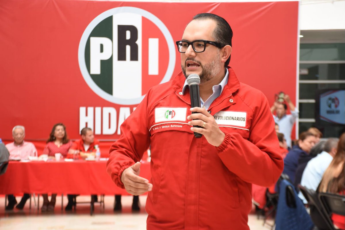cdeprihidalgo's tweet photo. Junto a nuestra secretaria general, @caroviggiano , Lucía Ramírez Ortiz, secretaria de Adultos Mayores del PRI y nuestro presidente estatal @MarcoMendoza_B reconocimos 70 y 50 años de militancia y lealtad a nuestro partido. 
Gracias por ser historia, vida y  corazón de su partido https://t.co/ywlTOajdB0