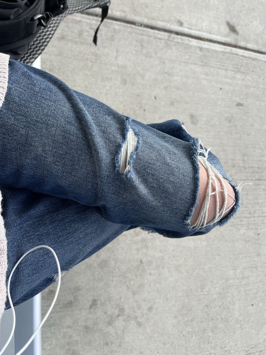 vvwweo's tweet photo. another bus stop bc cus i can https://t.co/TIFILeaxIl