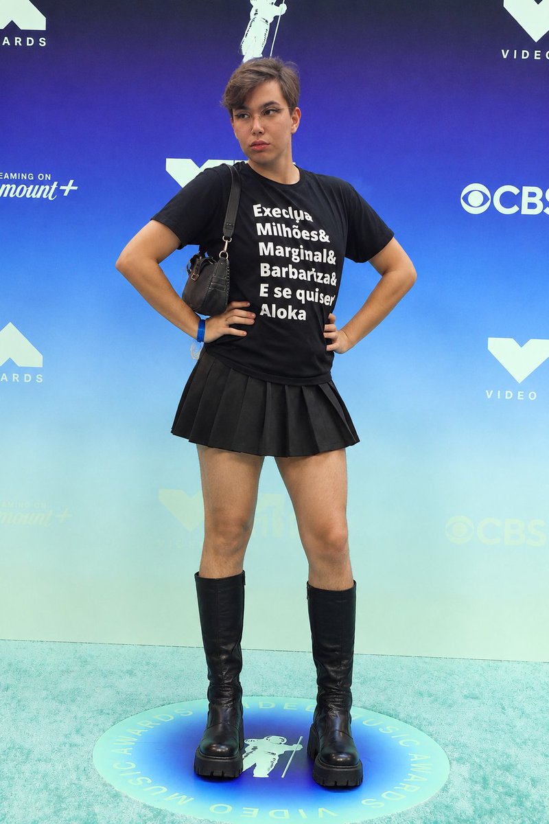 acervoveronika's tweet photo. Veronika volt chega aos #VMAs . https://t.co/xSqVnfFQ08
