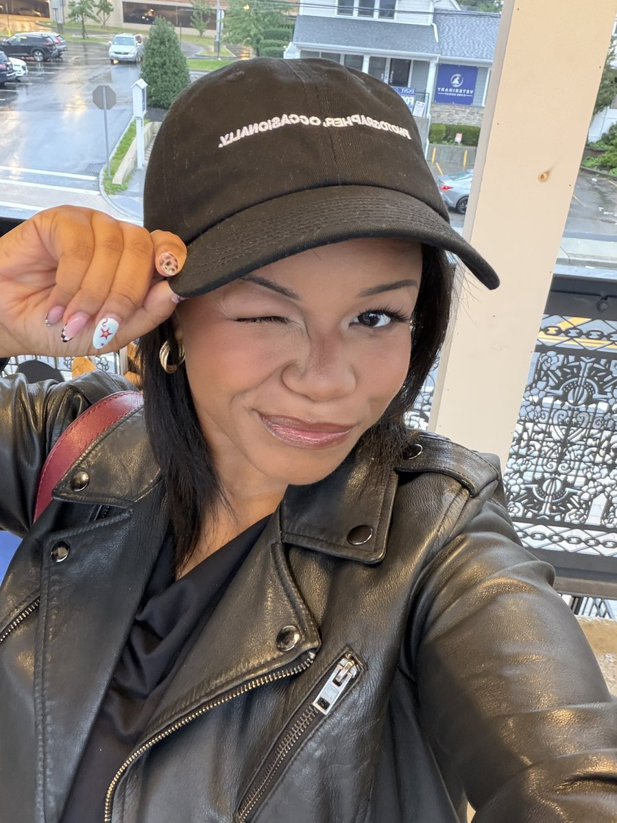 bribrisimps's tweet photo. thanks harry for the new swag hehehehe https://t.co/teVZNnYygj