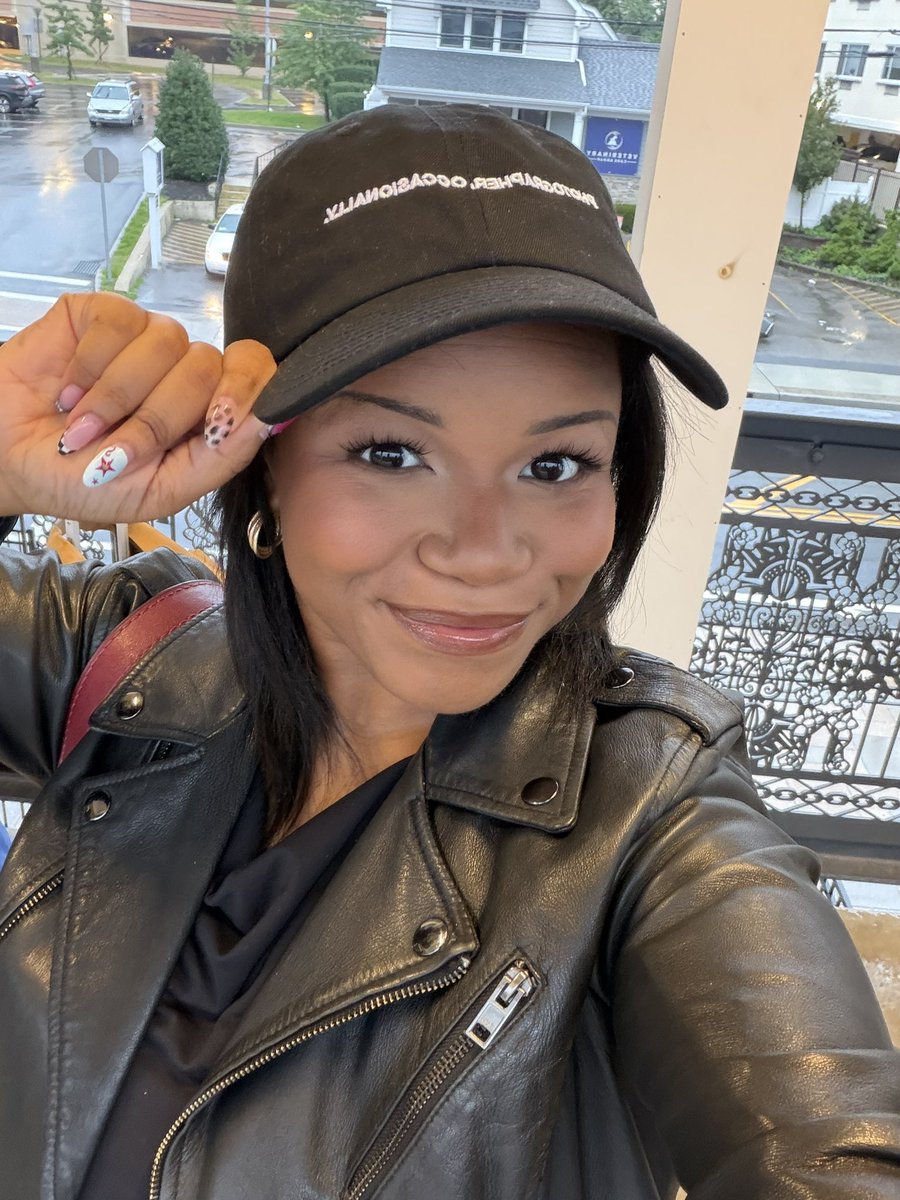 bribrisimps's tweet photo. thanks harry for the new swag hehehehe https://t.co/teVZNnYygj