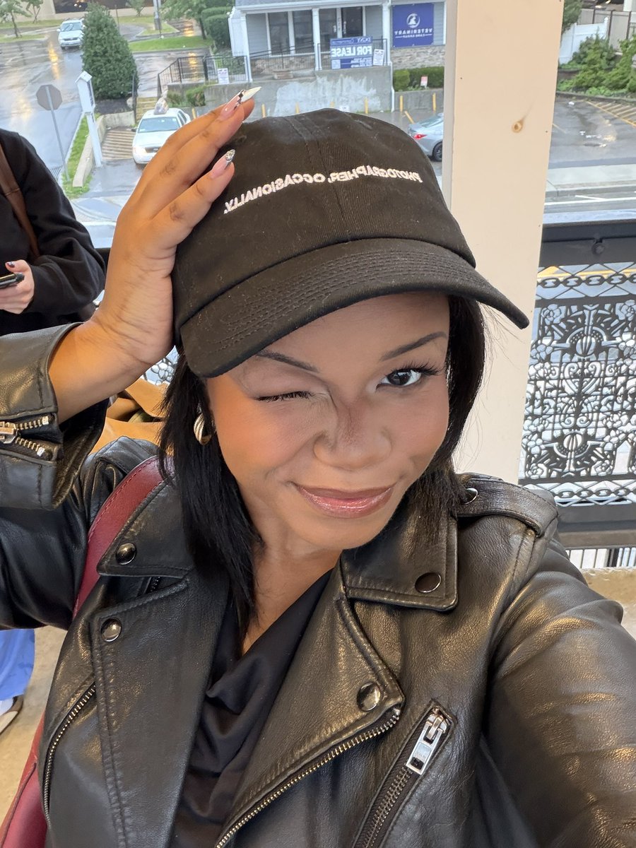 bribrisimps's tweet photo. thanks harry for the new swag hehehehe https://t.co/teVZNnYygj