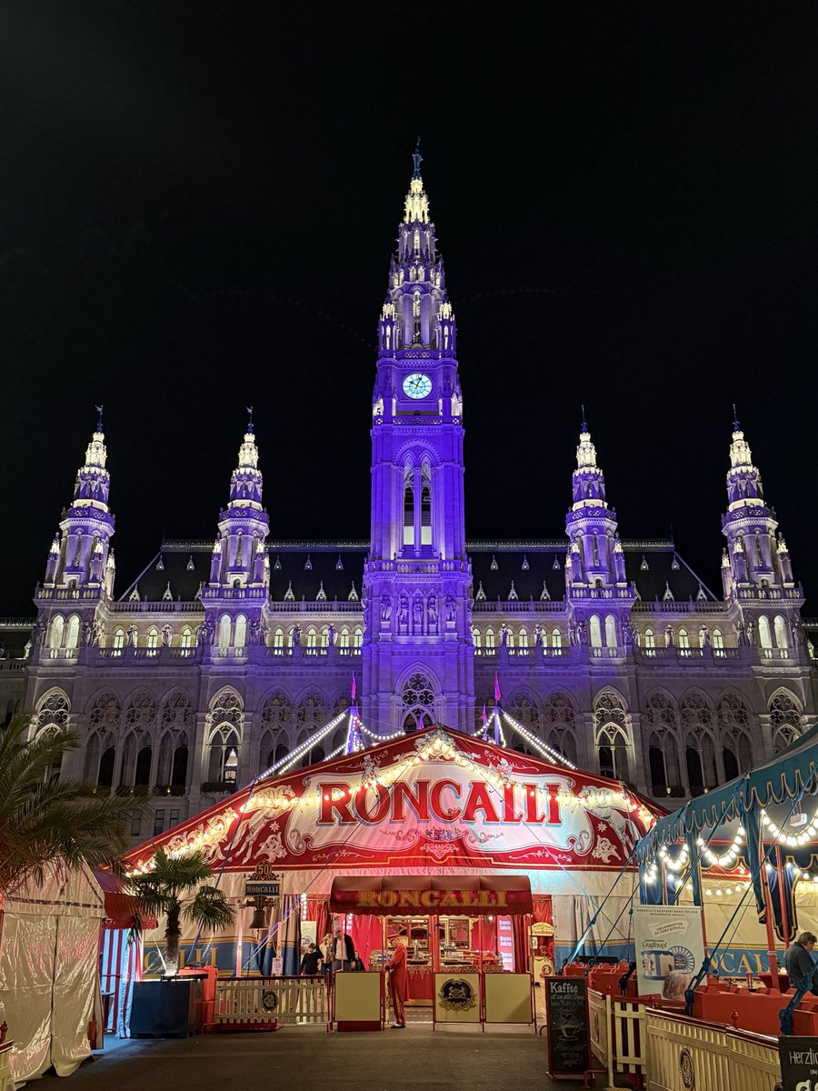 harami622's tweet photo. Austria🇦🇹Vienna
ライトアップが楽しめるところはまとめて
キックボードに乗って行ってきた🍋‍🟩✨ https://t.co/Z5w6rMryZ5