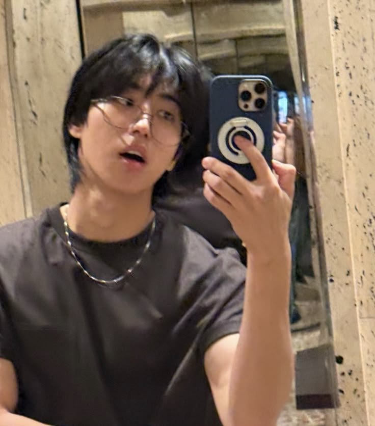 injisun's tweet photo. #minsung mini au | manifestei

Minho, o nerd TÍMIDO odeia Han jisung, o popular que nunca para em um relacionamento, namoradeiro até demais.
  Mas infelizmente precisou da ajuda de Han para aprender a manifestar, pois queria que seu namorado parasse de trair ele. https://t.co/TAKRp4GKhn