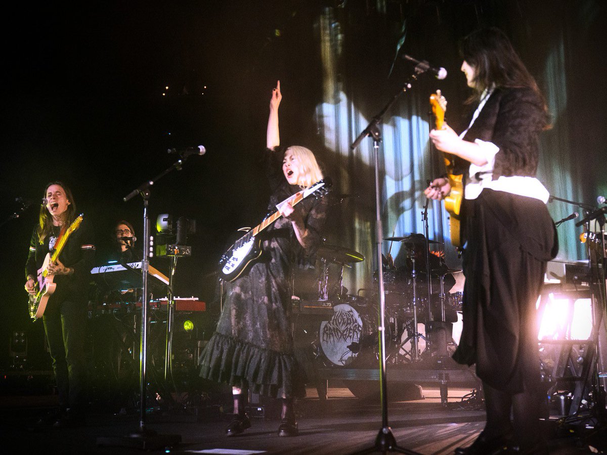 boygeniussource's tweet photo. boygenius performing at The Lost Tour at Barclays Center in Brooklyn, NY!

📸: Matt Grubb https://t.co/Wt0iiwqmTS