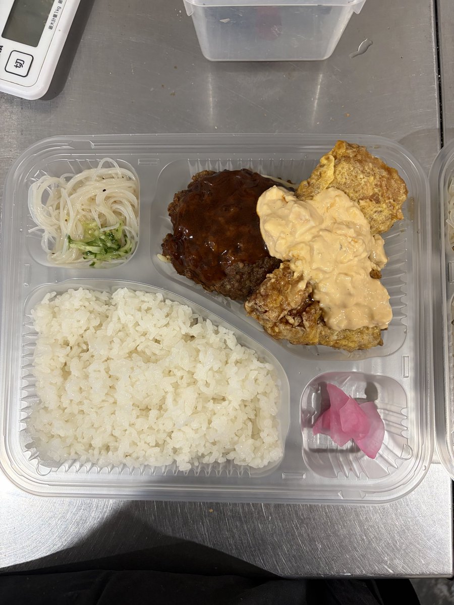 bentouyataruton's tweet photo. 9月28日月曜日7:00
お弁当のたるとん営業🈺🈺🈺
本日もよろしくです♪ https://t.co/eqmsO0KXwS