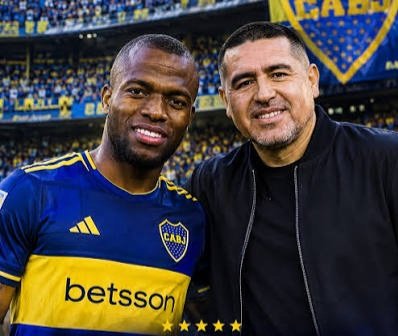 Javi53517108's tweet photo. Hagan fila para chupar. 
Toda toda de Roman.
Enner Valencia
💙💛💙 https://t.co/TtyZlitLmd