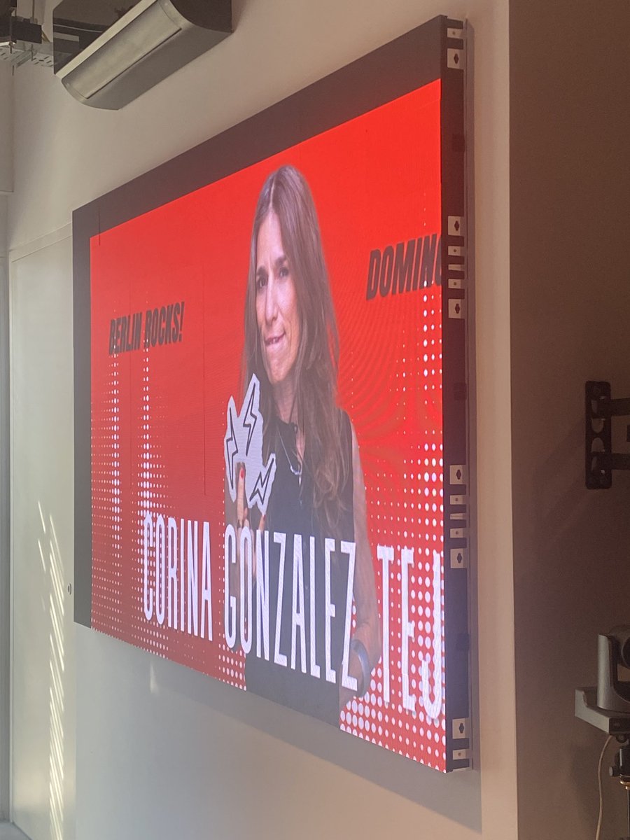 corinagt's tweet photo. Mientras tanto arranca el #Berlinrocks en @berlin1077 vengan cheeeeee hasta la 21 https://t.co/MbgKGfo8op