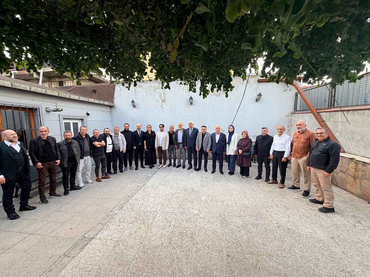 AkUmraniye's tweet photo. Türkiye Yüzyılı Buluşmaları kapsamında bugün📍Elmalıkent Mahallesi’nde; Genel Merkez MKYK Üyemiz @BarisOzerol, Belediye Başkan Yardımcımız @ayseynk28, İlçe Yönetim Kurulu Üyemiz Mehmet Kocabıyık, Meclis Üyemiz Şenol Öksüz, Mahalle Başkanımız Mehmet Akagündüz ve teşkilat mensuplarımız camii cemaati, esnaf, hane ve STK ziyaretleri gerçekleştirdiler.

Komşularımızla bir araya gelerek talep ve beklentilerini dinlediler, esnaflarımıza hayırlı işler dilediler.

Ümraniye’nin her mahallesinde, her sokağında vatandaşlarımızla buluşmaya devam edeceğiz.

TürkiyeYüzyılıBuluşmaları İstanbul
