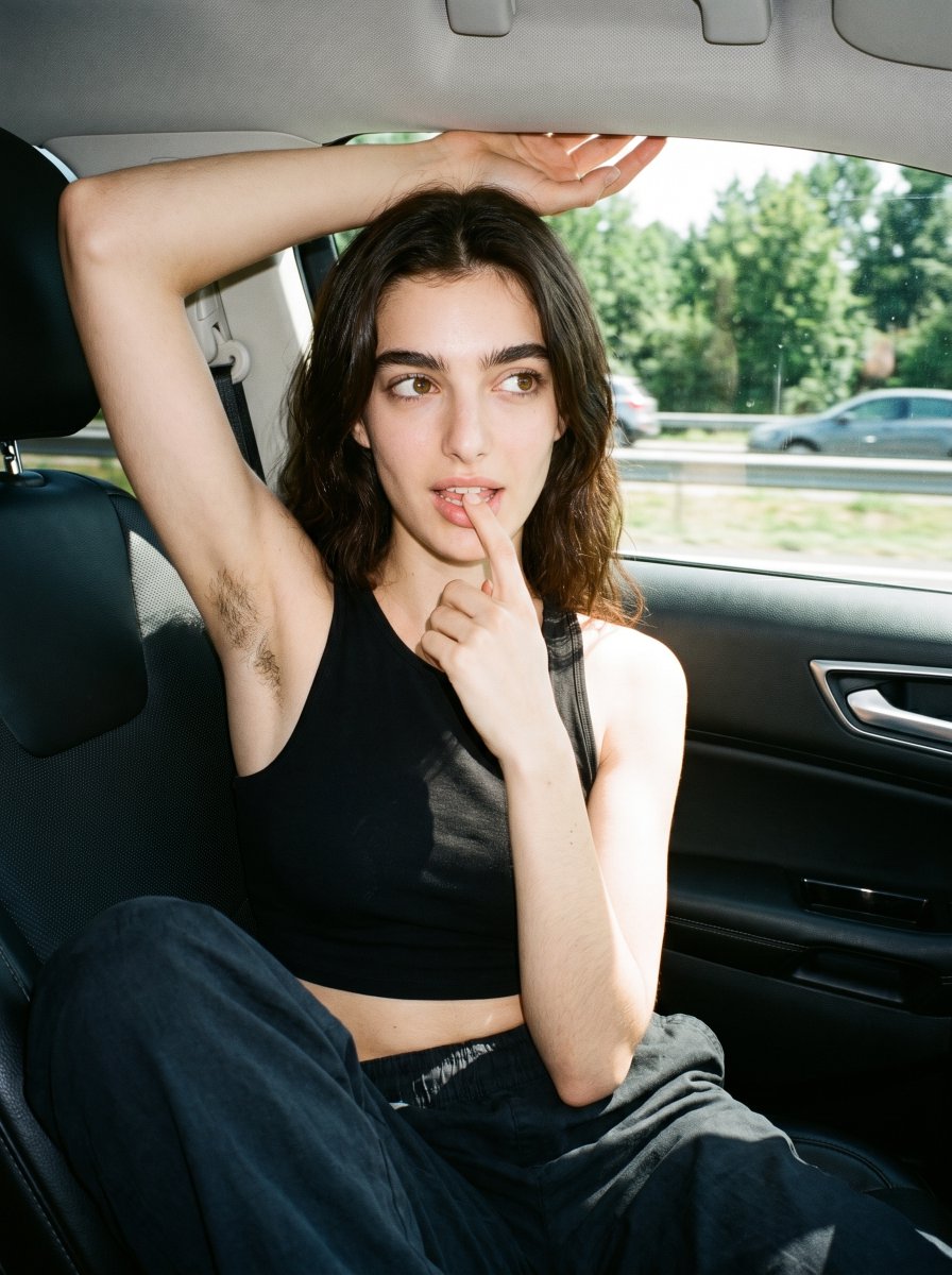 AnneMetzXo's tweet photo. Proud to be hairy!
Hairy armpits are sexy.
Hairy girls are sexy.
And I’m done apologizing for it.
#hairyarmpit #hairygirls #hairywoman #bodypositivity #naturalbeauty #unshaved #realbeauty https://t.co/BtzPziPz52