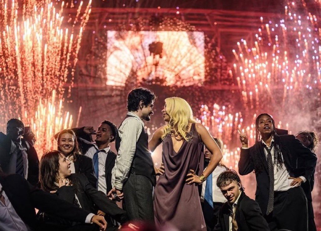 sominhadefesa's tweet photo. isso é muito foto de cena final de um filme https://t.co/pBWfi8YfCL