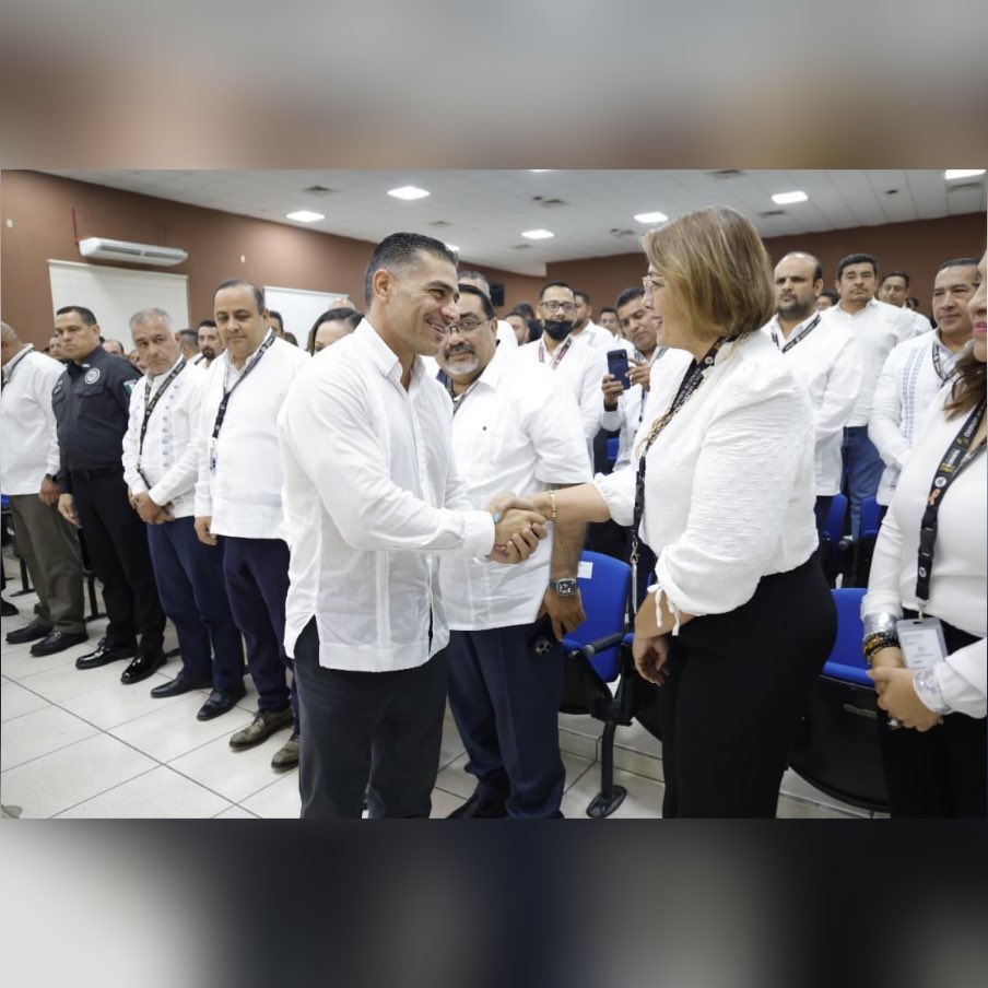 SSPCMexico's tweet photo. En #Tabasco, el secretario @OHarfuch, sostuvo una reunión con compañeras y compañeros de la @SSPCTabasco, @FGETabasco y de la #SSPC para reconocer el trabajo que realizan todos los días en favor de la seguridad de las familias.

Se mantiene la coordinación y se fortalecen las acciones para detener a quienes generan violencia en la entidad.