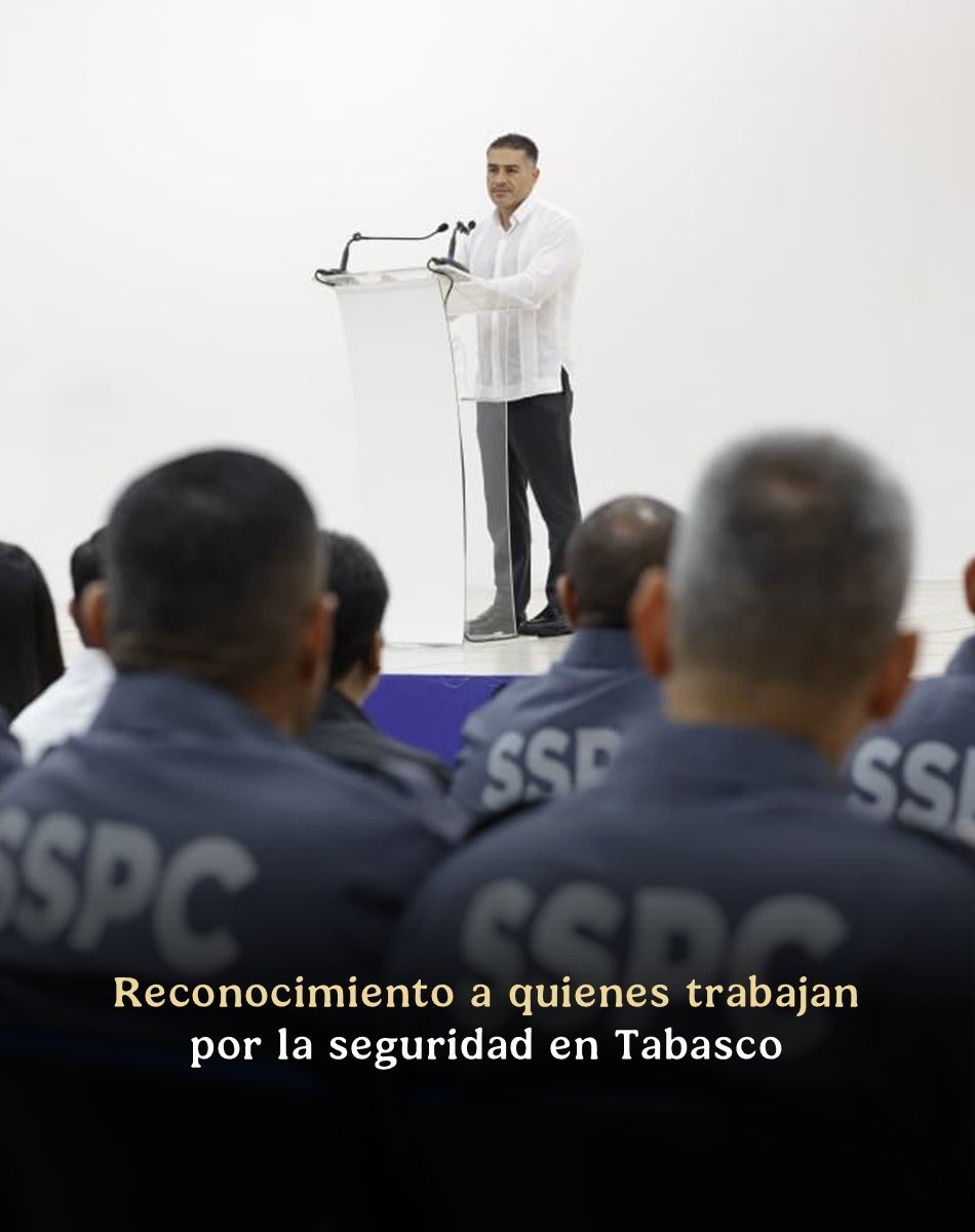 SSPCMexico's tweet photo. En #Tabasco, el secretario @OHarfuch, sostuvo una reunión con compañeras y compañeros de la @SSPCTabasco, @FGETabasco y de la #SSPC para reconocer el trabajo que realizan todos los días en favor de la seguridad de las familias.

Se mantiene la coordinación y se fortalecen las acciones para detener a quienes generan violencia en la entidad.