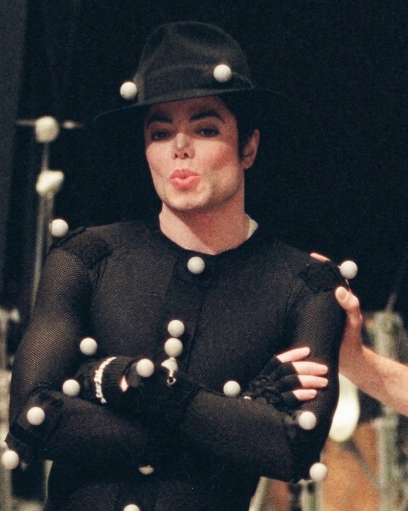 Andrey25_'s tweet photo. Michael Jackson during the mocap of “Ghosts”, 1996 https://t.co/K6CPAUg1KE