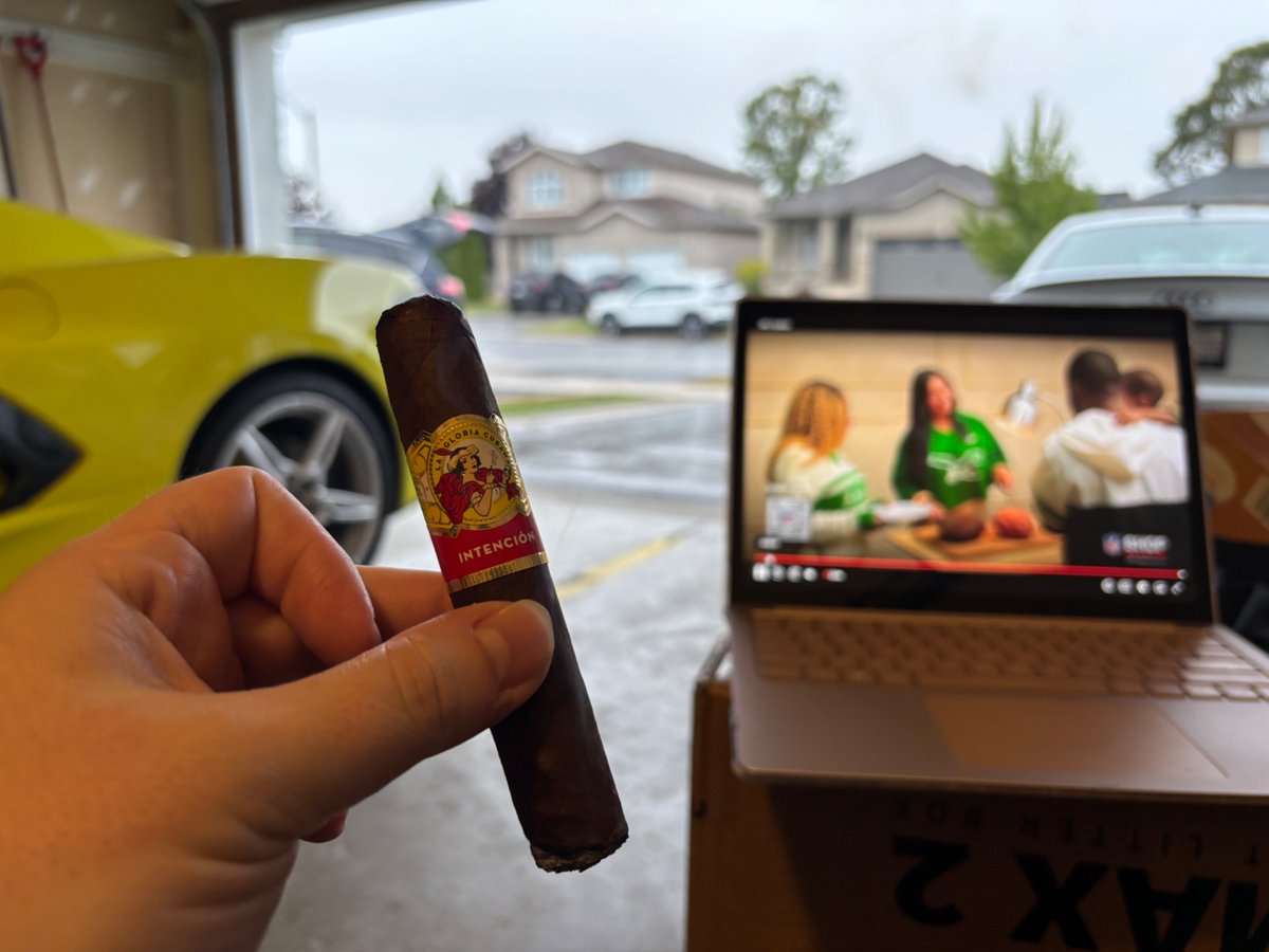 franc10619's tweet photo. Trying one of those for the first time today. Nothing beats football and cigars in the fall https://t.co/IDwJ9qsBJR