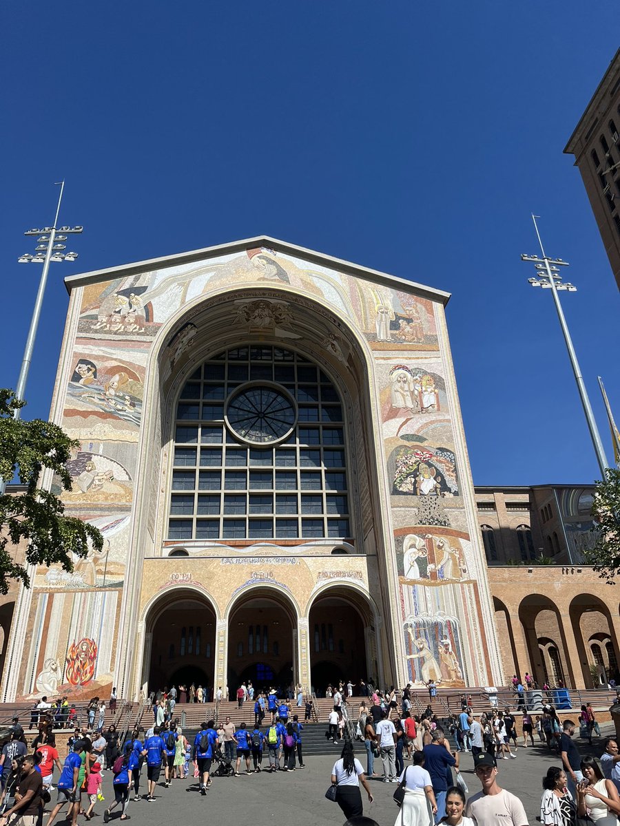 _rodrigoborba's tweet photo. a igreja evangélica JAMAIS entregaria tamanha estética https://t.co/Nf52z4PNA2