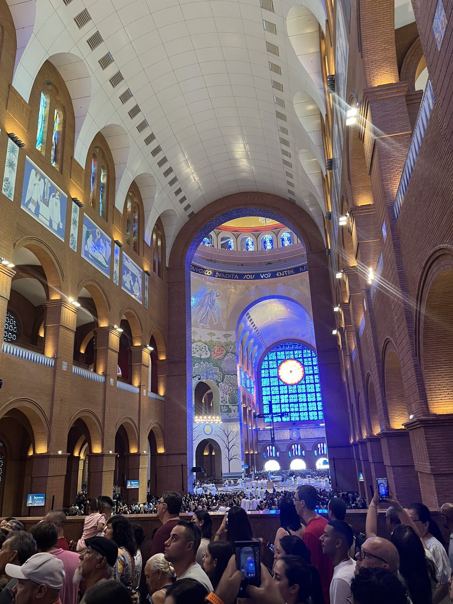 _rodrigoborba's tweet photo. a igreja evangélica JAMAIS entregaria tamanha estética https://t.co/Nf52z4PNA2