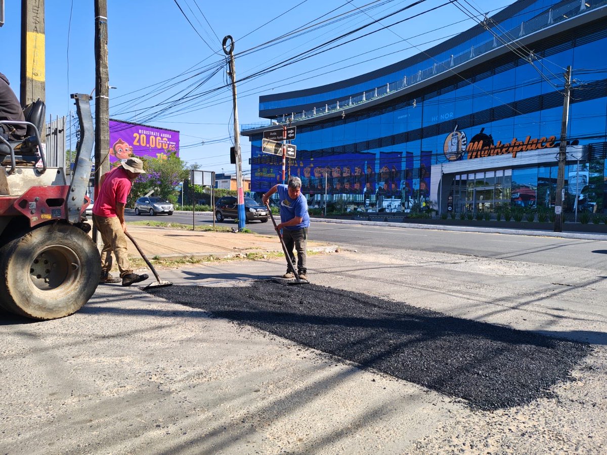 Aaron_una's tweet photo. Agradecemos al Intendente de Asunción, Luis Bello, por las continuas reparaciones viales en el barrio San Pablo. En esta oportunidad, los trabajos se realizaron sobre Cacique Arecayá c/ Eusebio Ayala. 🚜🇦🇹

Seguimos gestionando mejoras para nuestros vecinos. 💪🏻 https://t.co/2dW3k6ZTmt