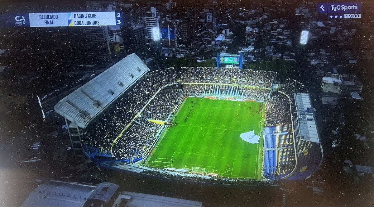 CiudadDeNewells's tweet photo. Che a Boca le dieron 3/4 del estadio, con las tribunas a reventar (como nunca las tiene central) y fueron nada más que 22mil entradas las que le dieron.
En esa canchita con bandejas de 10 escalones, no entran más de 35mil personas. https://t.co/yTsc5PiPCm
