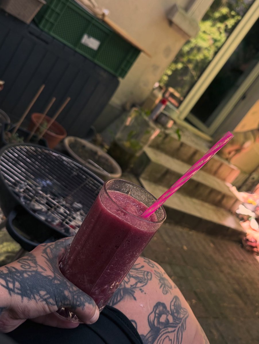 VilmaGephardt's tweet photo. The fact is, whoever cooks at home also grills 😁😉

MAYBE WE AREN’T
PEOPLE WITH FEELINGS, BUT FEELINGS
SURROUNDED BY PEOPLE. Nice weekend ✨🔥✨ https://t.co/SzBRSRu4un