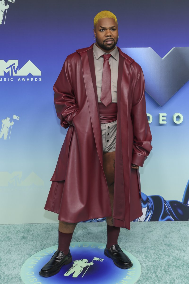 KrutoMedia's tweet photo. MNEK attends the #VMAs red carpet

Photo: Todd Williamson/CBS https://t.co/ZKBTzDlO1U