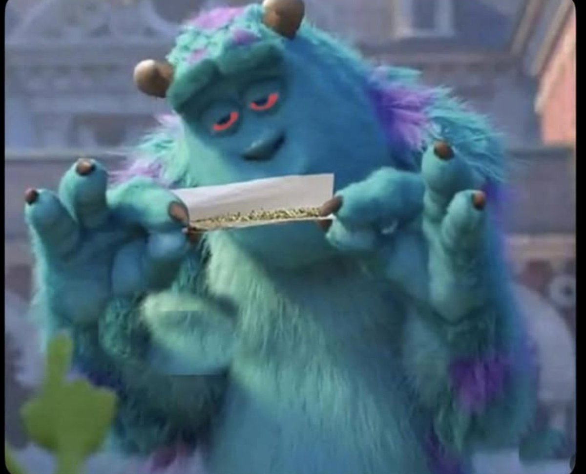 Alot091's tweet photo. Me rolling another one when I'm already stoned.🍃🍂 https://t.co/aLwRv9Pmv9