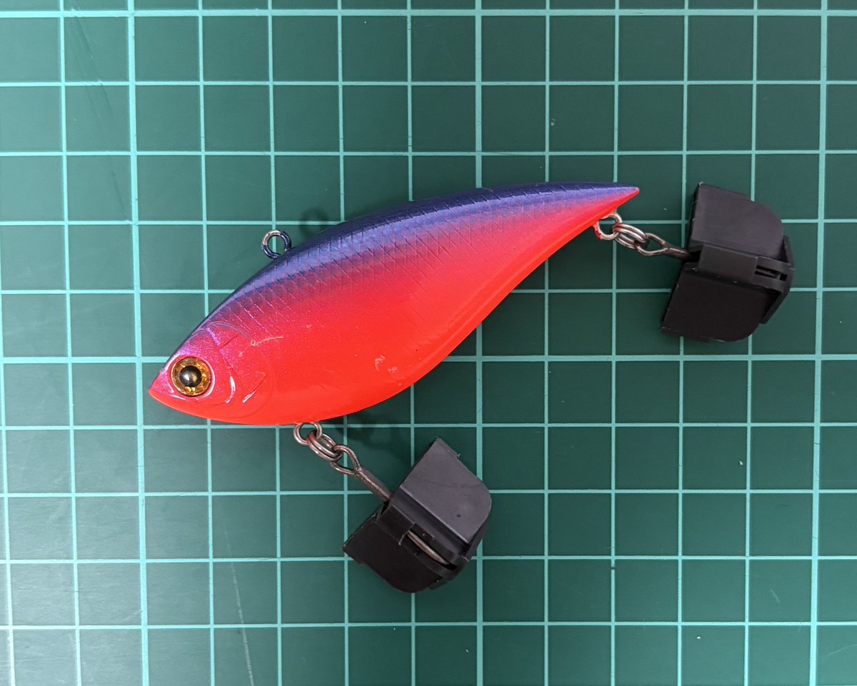 YODOGAWAPEI's tweet photo. バイブレーションについて。釣った事がある人自体も少ないだろうし、パターンまで昇華出来た人は更に少ないであろう不人気ルアー。
原因は多分ストライクポイントを取るのが最も難しいから。高速巻きが前提なので全く誤魔化しが効かないルアーって認識です。その反面、爆発力は最強って感じます。 https://t.co/L6u6pfY3wu