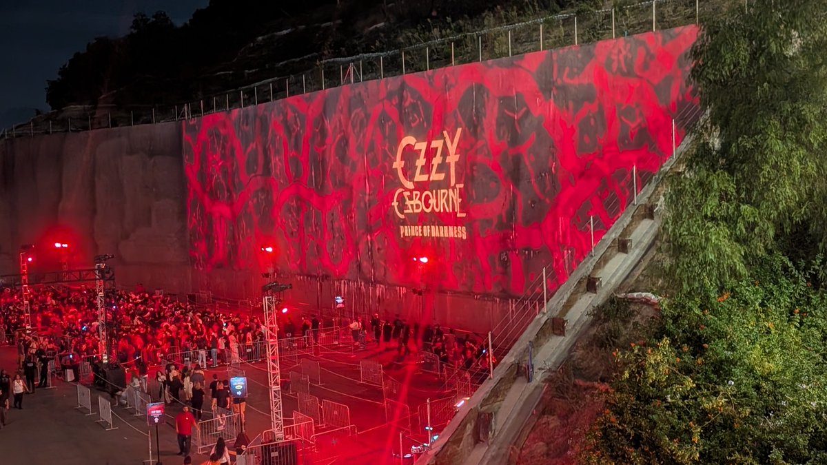 The4pacheRebel's tweet photo. This years #universalstudios #HalloweenHorrorNights was Great!!!
#OzzyOsborne https://t.co/zF2F95NTqA