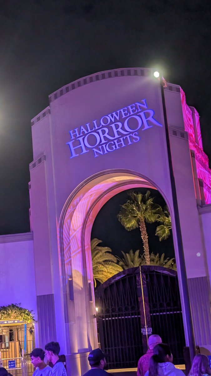 The4pacheRebel's tweet photo. This years #universalstudios #HalloweenHorrorNights was Great!!!
#OzzyOsborne https://t.co/zF2F95NTqA