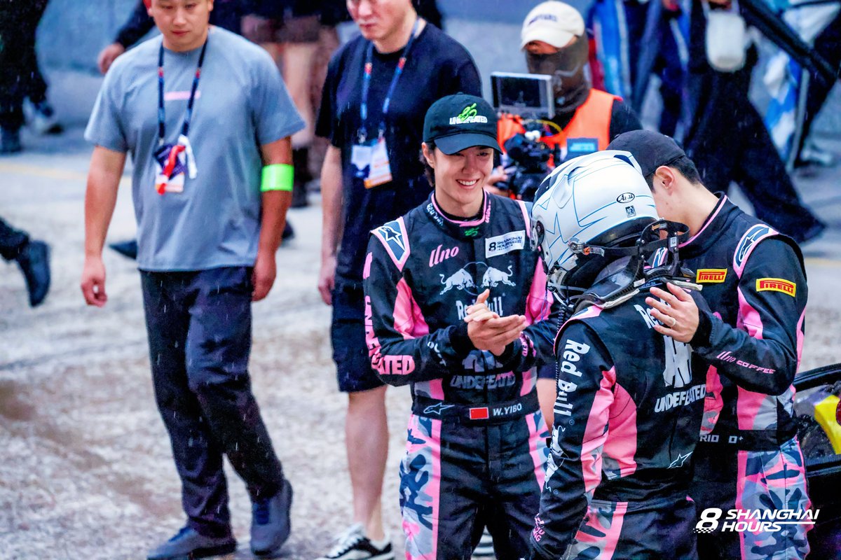 W1Baddict's tweet photo. โมเม้นต์แห่งความสุข เห็นแล้วดีใจแทนทุกคนเลย อึด ถึก สมกับชื่อ Endurance จริงๆ

#หวังอี้ป๋อ​ #WangYibo​
#YIBO85 #85RACING https://t.co/qnVWbY9xMo