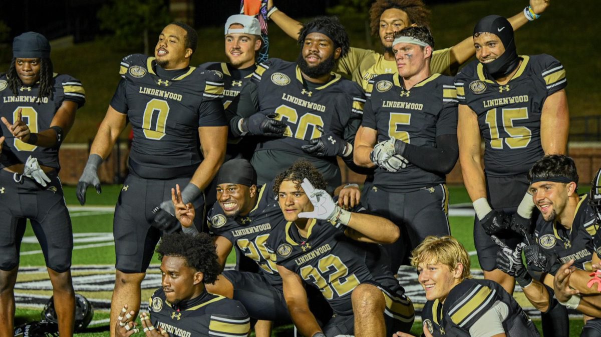 ChorakMason's tweet photo. After a great meeting with @Coach_Crayton and a great call with @Coach_HHarris I am proud to announce I have received a D1 offer from Lindenwood University @coachaustin_64 @Coach_Landgren @CoachK_BusterFB @CoachMMartinez @BrandonHuffman @AkDawgsAZ @247Sports https://t.co/34Du0p5vqt