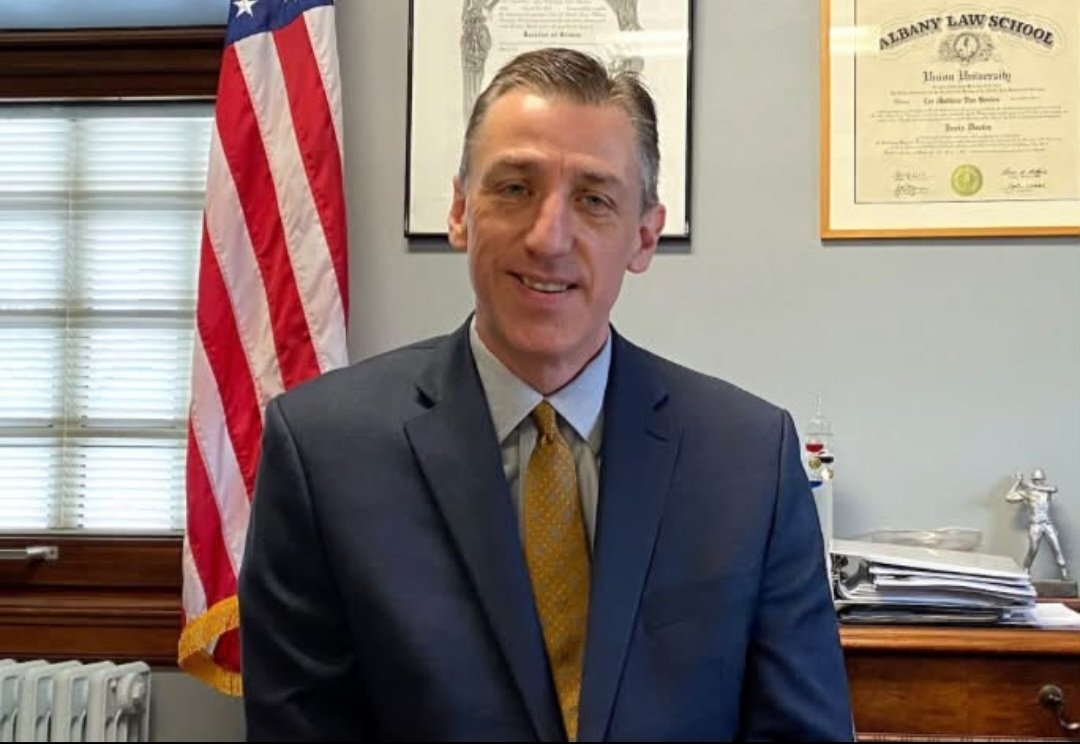 AzPetrich's tweet photo. World, meet District Attorney Matthew Van Houten. He investigated the seven Cornell students but decided not to charge them, saying there just wasn't enough evidence. Now, the woman is taking her case to civil court, and she will win. https://t.co/toLJNSrAxu