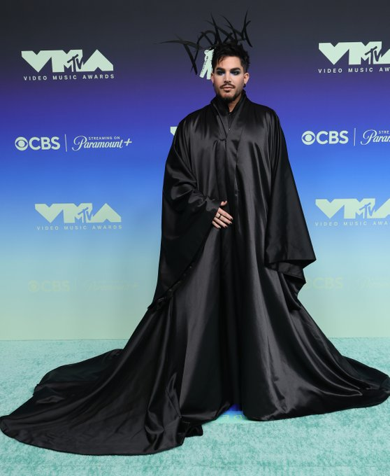 dannysthilld's tweet photo. Adam Lambert,Bella Poarch,Chloe Bailey e Bebe Rexha no Red Carpet do Vídeo Music Awards 2026.
#VMA #VMAs #VMA2026 #VMAs2026

#DomingoDetremuraSDV https://t.co/bthN1uMtpN