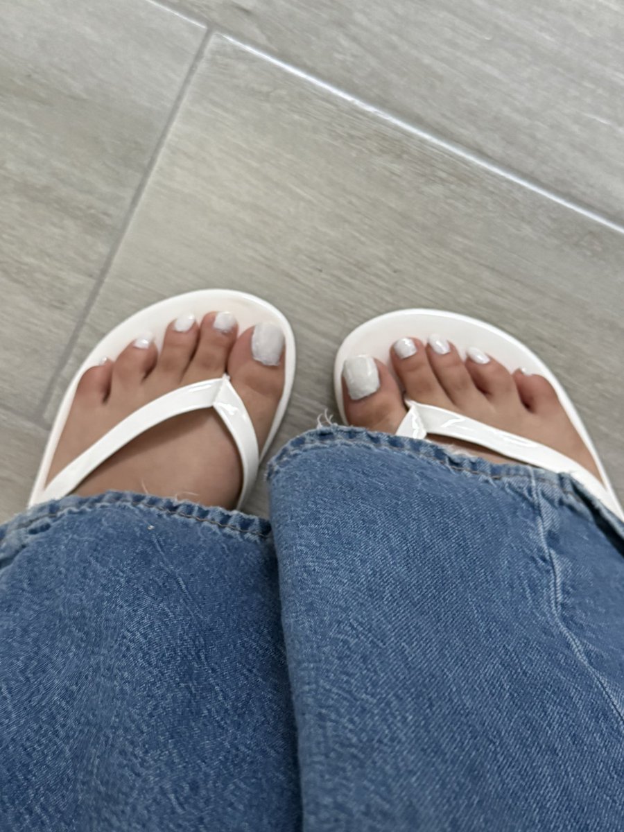 Leothecatcher's tweet photo. ex girlfriend feet #feet #feetfetısh #feetworship #feetpics #goon #trib #whitetoes #toes https://t.co/m6N8K8h6bu