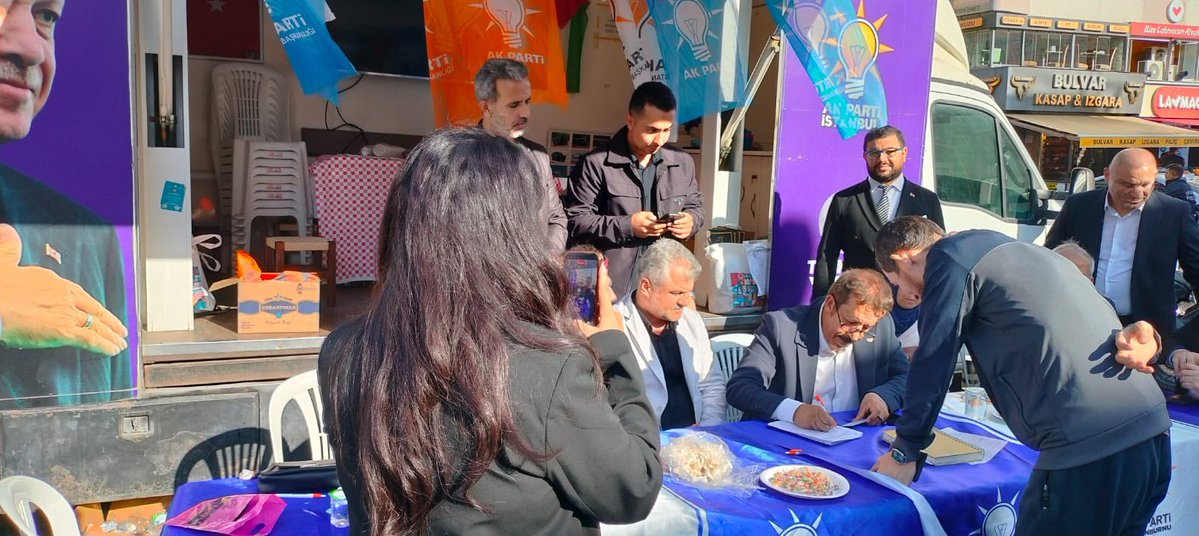 Hamza55148227's tweet photo. 📍Türkiye Yüzyılı Buluşmaları Zeytinburnu 

Erzurum Miletvekilimiz  @AbdurrahimFIRAT ve Teşkilatımızla birlikte Zeytinburnu’nda hemşerilerimizle buluşarak, gönüllere misafir olduk.. https://t.co/YL0QgWiav9