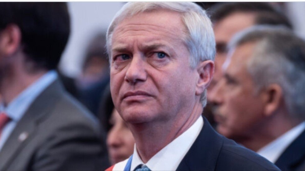 reloaled's tweet photo. Kast,También es culpa tuya el balazo q recibió el carabinero en Lo Espejo
Prometiste expulsar a todos esos ctm llevas CERO veneco expulsado
No te hagas el "También hieren a Chile" y todas esas frases de mierda
Expulsa luego a esos ctm

Pulso Ciudadano
#mesacentral
#estadonacional https://t.co/IKHNTnugHx