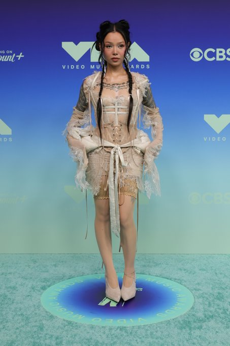 dannysthilld's tweet photo. Adam Lambert,Bella Poarch,Chloe Bailey e Bebe Rexha no Red Carpet do Vídeo Music Awards 2026.
#VMA #VMAs #VMA2026 #VMAs2026

#DomingoDetremuraSDV https://t.co/bthN1uMtpN