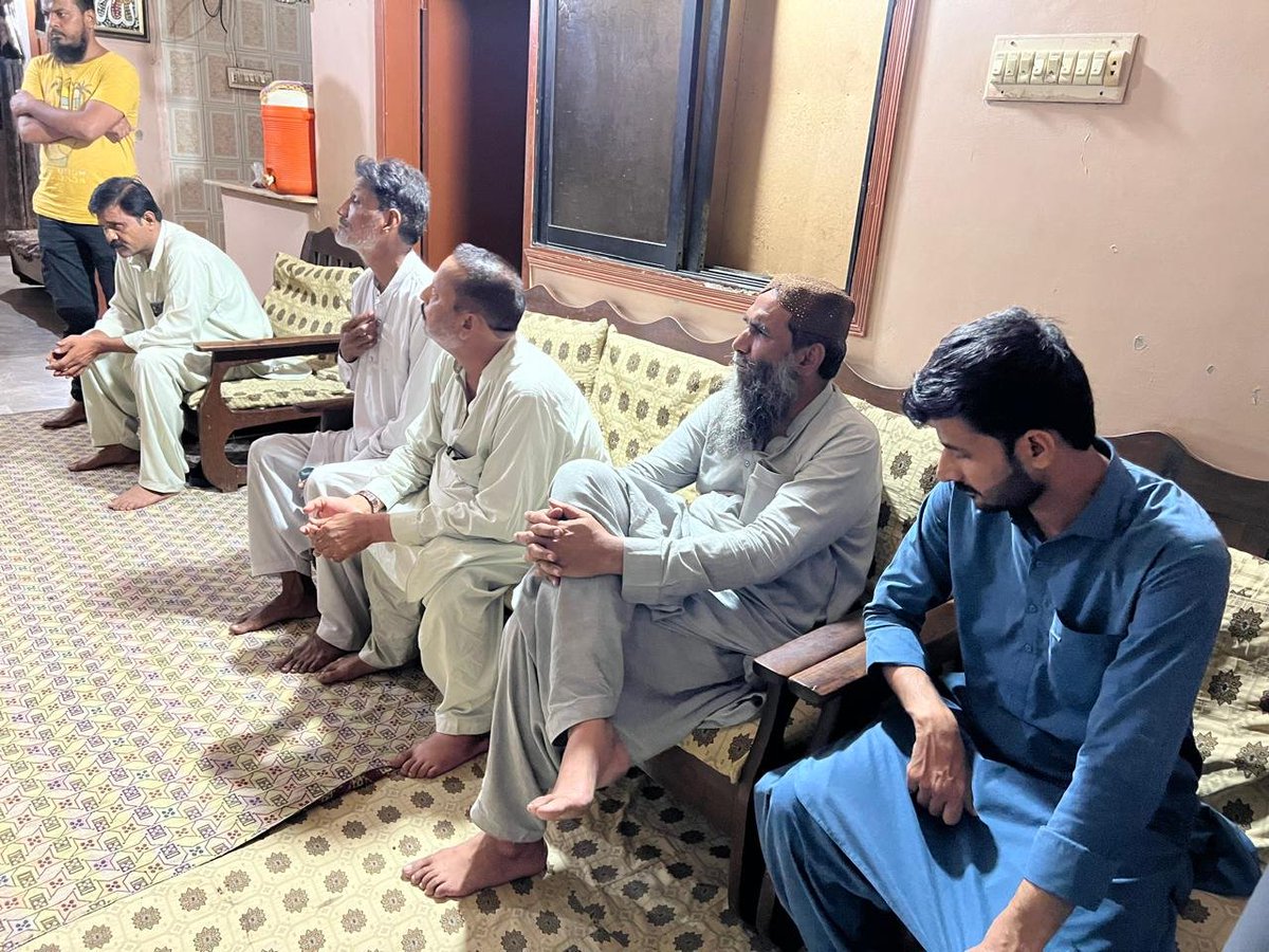 atifbaloch786's tweet photo. اِنّا لِلّٰهِ وَاِنّا اِلَيْهِ رَاجِعُوْن
PS-129 UC-7 Ward-2 کے سینئر نائب صدر مرحوم نعمان شیخ کی رہائش گاہ پر حاضری، اہلِ خانہ سے تعزیت و فاتحہ خوانی۔ اللہ مرحوم کو جنت میں اعلیٰ مقام دے۔ آمین

عاطف بلوچ، ڈپٹی GS، PPP ضلع وسطی

@SaeedGhani1 @RaufNagori https://t.co/QUktbhw2Is