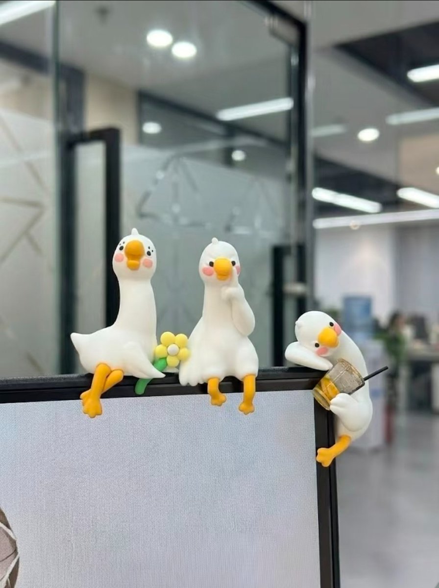 vanydung's tweet photo. Dù mặt lạnh như tiền nhưng đây chính xác là nội tâm của em Mỹ khi sếp gọi vào bảo từ giờ em sẽ làm việc của leaders nhưng không thấy đả động gì đến việc thông báo mình sẽ lên làm leaders 😒

À lại còn em có thể tuyển thêm trợ lý cho mình 🫪

Ủa là sao? Sao mọi thứ nó cứ nhập nhập nhèm nhèm thế 🥹

Thêm việc nữa? 😒 Bánh vẽ nữa 😓 Hông thích!!! 😭