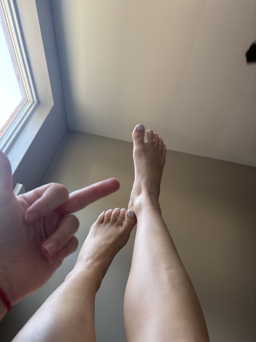 youpayraya's tweet photo. go ahead and submit to my perfect feet we both know you’re weak 🤭 

#findom https://t.co/ANqOSeYs4O
