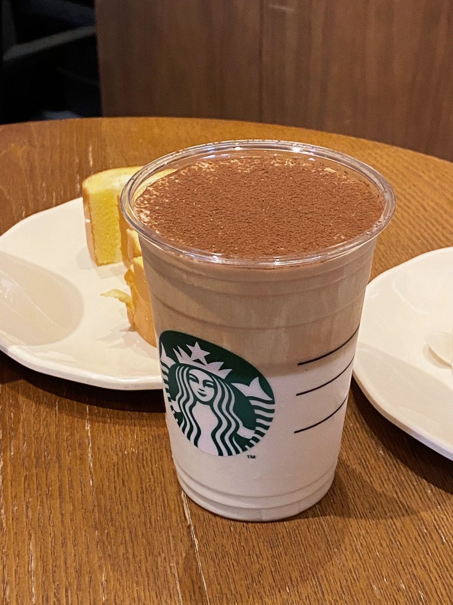 krystlegarpm's tweet photo. Prepara un café helado cremoso en 5 minutos: mezcla café frío, leche avellana y un chorrito de sirope de vainilla, listo para disfrutar! https://t.co/nZxKKeqcKn